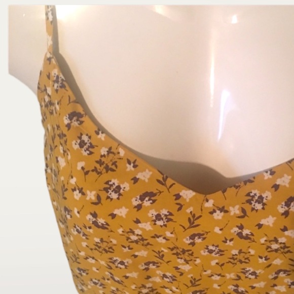 NWT•XL•YELLOW FLORAL FIT N FLARE FLATTERING DRESS - Picture 2 of 13
